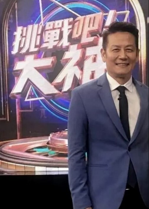 快手顶级东北骚妇菲儿居家偷汉通奸大黑逼兴奋潮喷 - 芒果TV